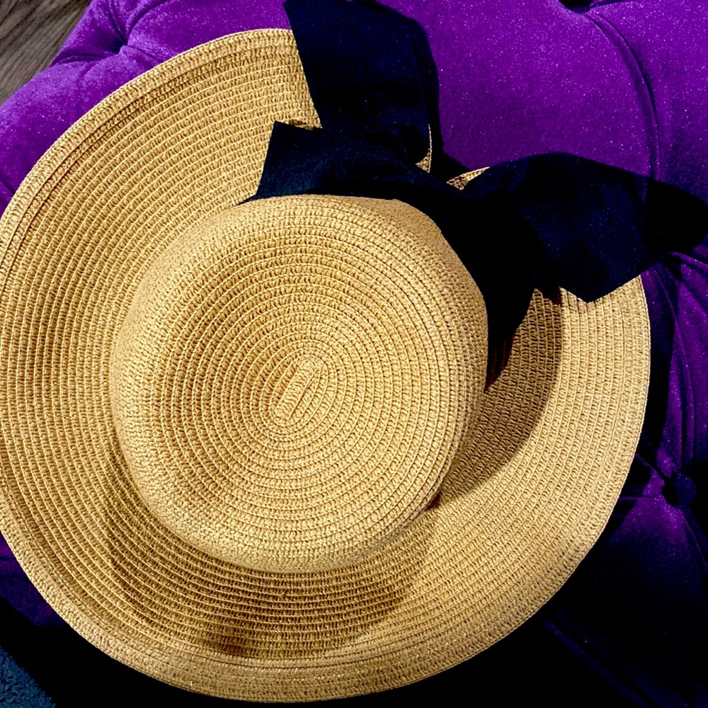 Women’s straw beach hat